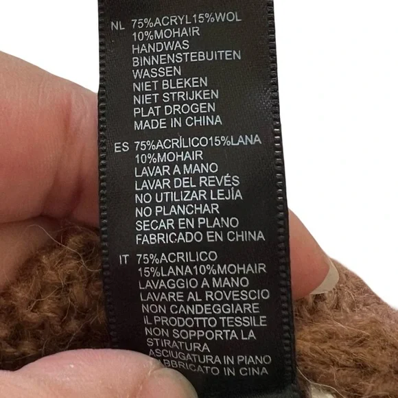 Forever 21 KnIt Shirt - Picture 5 of 5